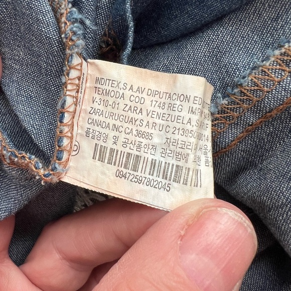 Zara sz M, light denim colored button-down, cropped blouse. - Picture 3 of 14